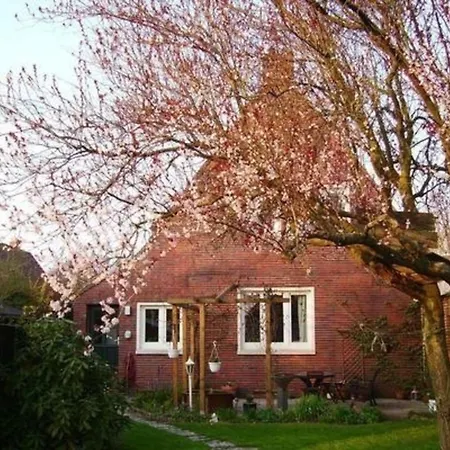 In Mit Grossem Garten Feriehus Norden